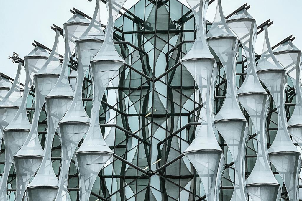 An image of the front of the US Embassy in London