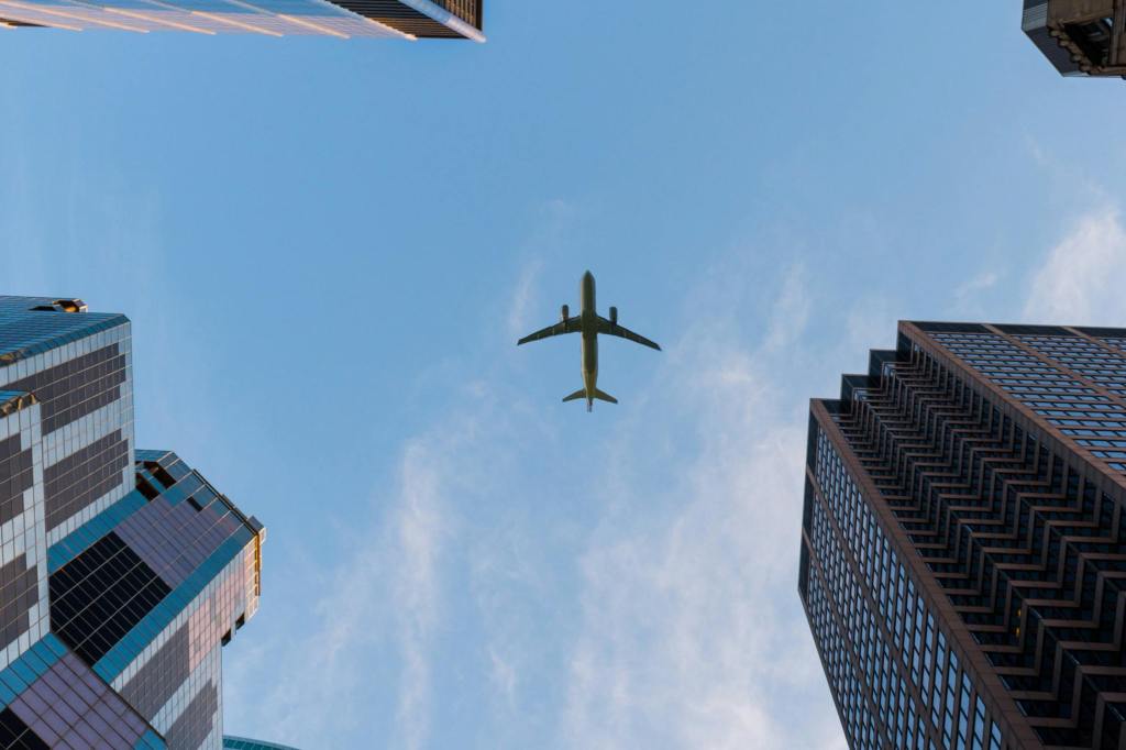 A Transatlantic Airplane frying over a city in the USA